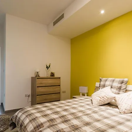 Superb Southfacing In The Heart Of St.julians Apartment